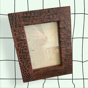Resin Croc Skin Embossed Frame